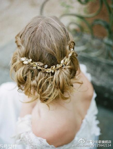 2018新娘发型新款式图片及详细步骤 浪漫的新娘发型