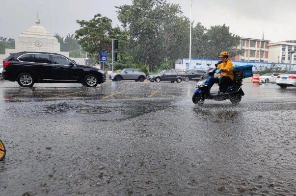 河南本轮强降雨与720暴雨有何不同 暴雨时在野外怎么办