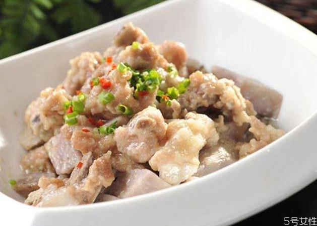 芋头蒸排骨的做法 芋头蒸排骨的窍门