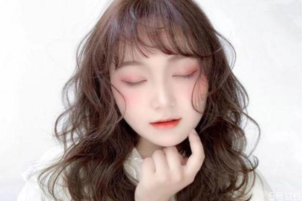 披肩头发女生烫发类型 韩式气垫烫教程