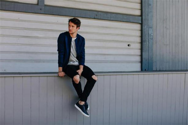 男生怎么穿搭更时髦 时尚男生穿搭技巧