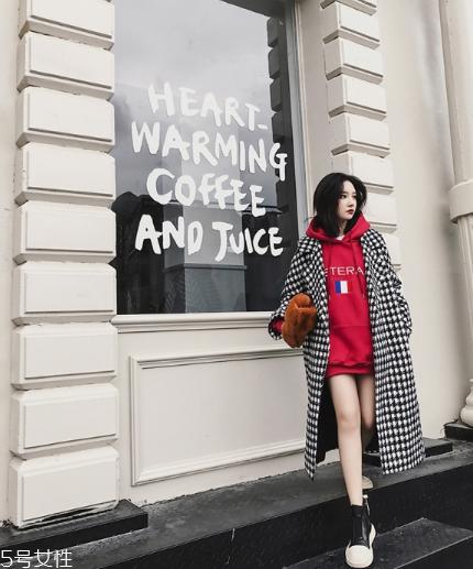 红色卫衣配什么外套？六款搭配任意挑选