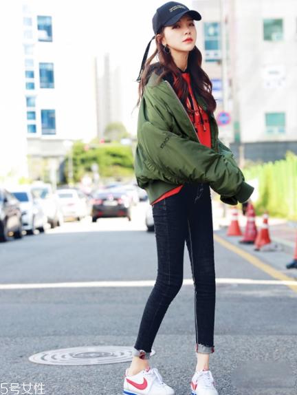 红色卫衣配什么外套？六款搭配任意挑选