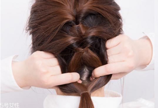 ol发型扎法教程 职业发型扎法步骤图解