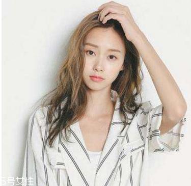 ol发型扎法教程 职业发型扎法步骤图解