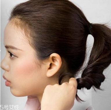 ol发型扎法教程 职业发型扎法步骤图解