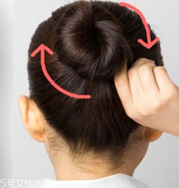 ol发型扎法教程 职业发型扎法步骤图解