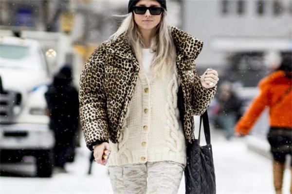 针织开衫如何搭配 开春必备单品