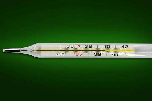 体温计会时间越长温度越高吗 体温计会自己下降吗