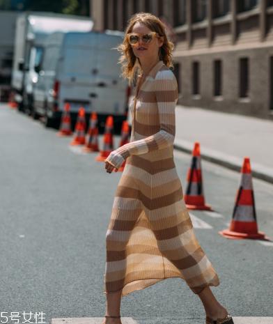 针织裙怎么搭配 跟着明星学穿搭