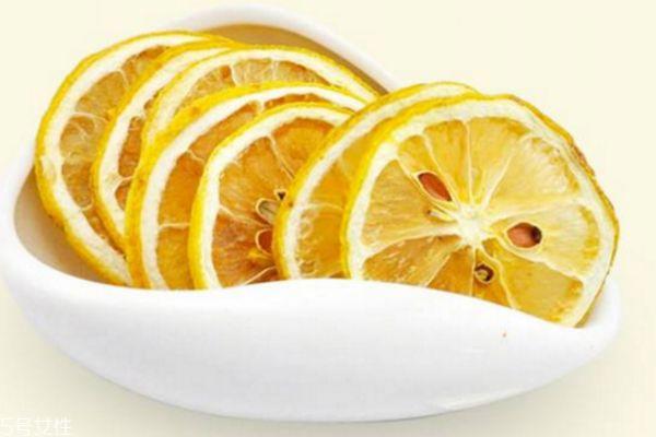 干柠檬片泡水喝有什么好处 干柠檬片泡水的正确泡法