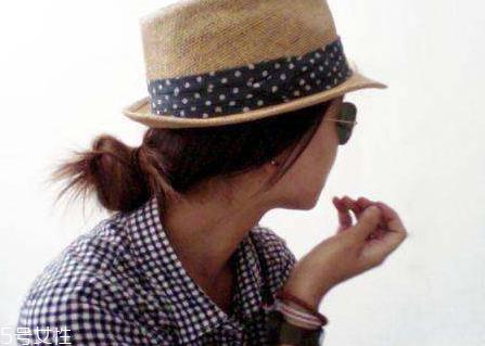 长发戴帽子图片大全 不同帽子不同发型推荐