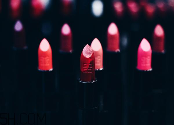 纪梵希新版禁忌之吻色号试色 纪梵希禁忌之吻16号好用吗