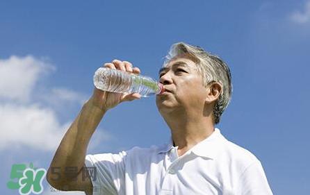 国家饮用水标准是什么？饮用水和矿泉水的区别