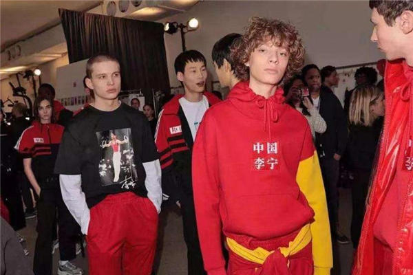 李宁是哪里的品牌 国产运动鞋的王牌