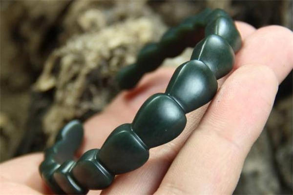 黑青玉值钱吗 价格不算太高