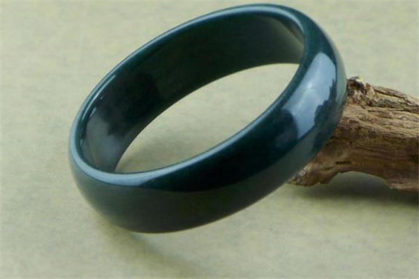 黑青玉值钱吗 价格不算太高