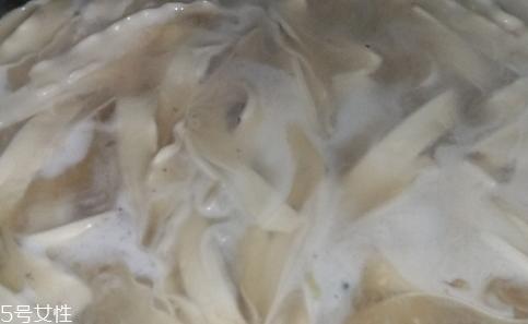 刀削面怎么做好吃？几种意想不到的吃法