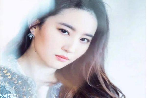 长脸适合什么发型 长脸女生禁忌的发型