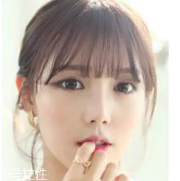 什么女孩适合不留刘海？圆脸妹子掀起刘海更适合你