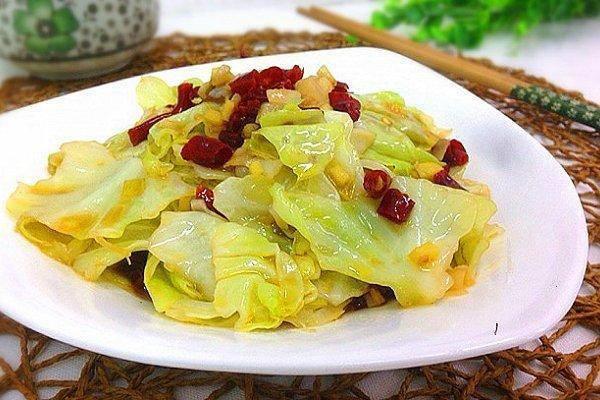 如何炒包菜又软又入味 包菜怎么炒不会出水