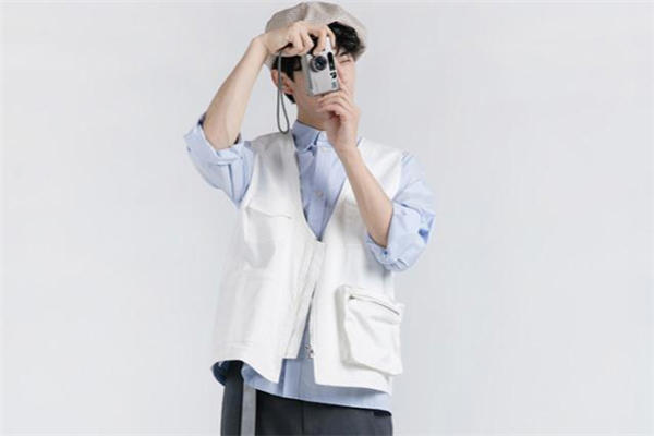 竖条纹衬衫怎么穿好看 竖条纹衬衫怎么穿不像病号服