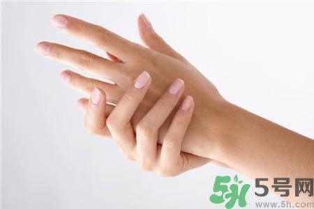 手干裂怎么回事？手干裂怎么治疗？