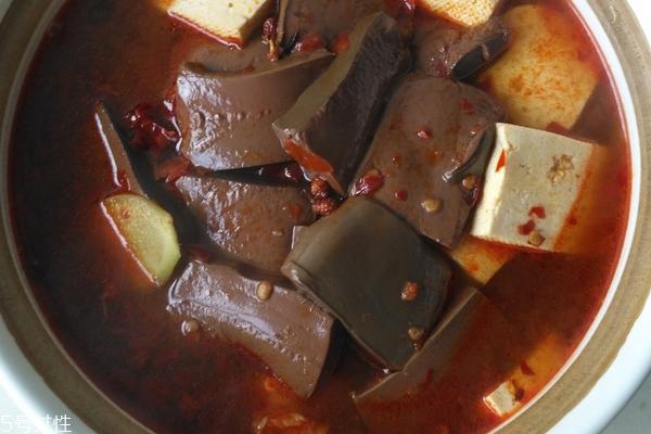 鸭血是怎么做出来的 其实很简单