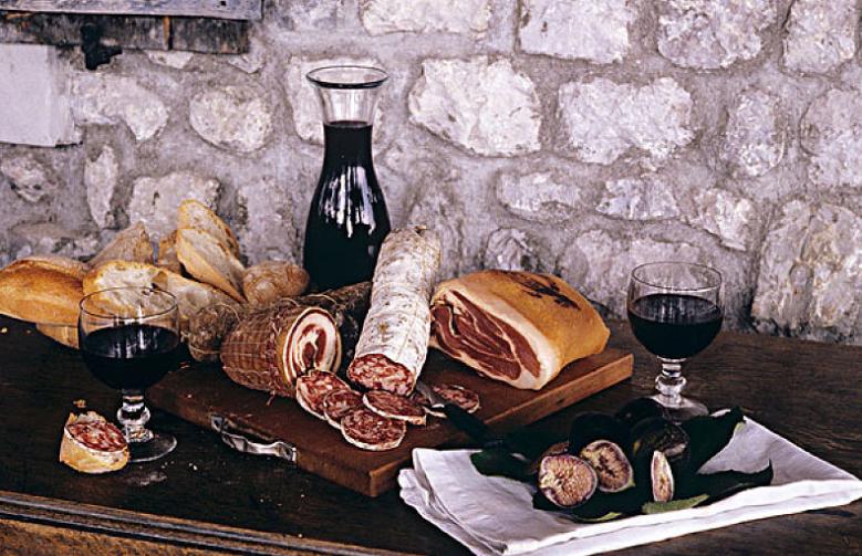 自制葡萄酒的危害是真的吗 自制葡萄酒喝了有什么好处和坏处