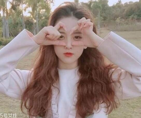 2022年最流行的卷发 流行卷发发型推荐