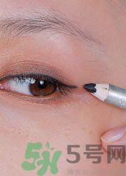 眼线怎么画好看图解？单眼皮怎么画眼线好看？