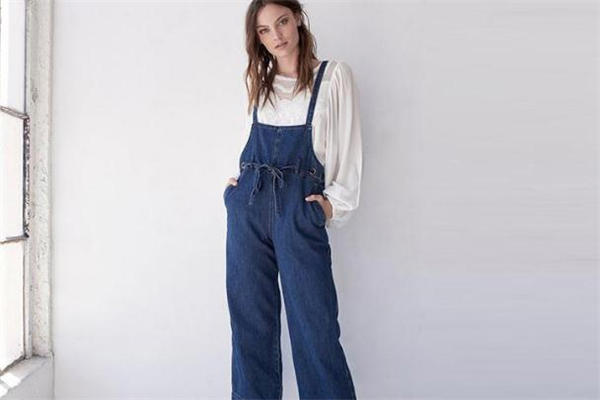 2019年流行什么背带裤 青春感爆棚