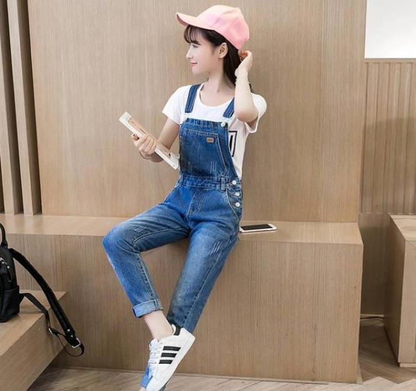 吊带裤怎么搭配 吊带裤上衣怎么搭配