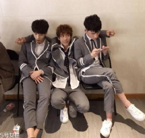 何东东卷毛是什么发型 何东东最新可爱卷毛发型