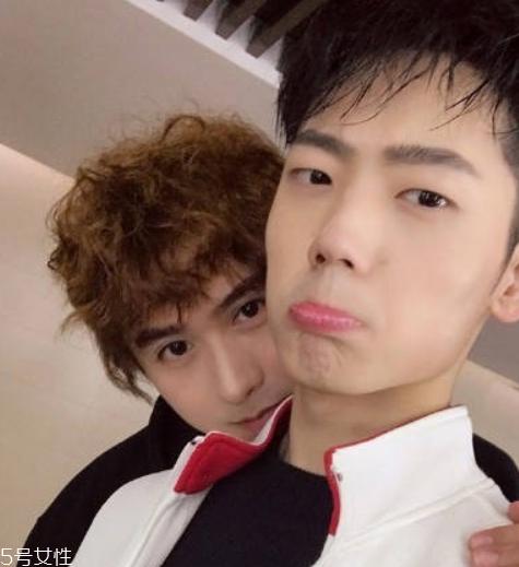 何东东卷毛是什么发型 何东东最新可爱卷毛发型