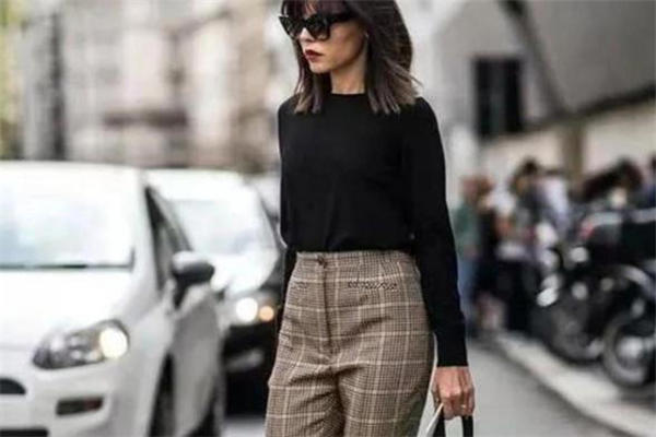 格子裤配什么衣服好看 展现你的气质美