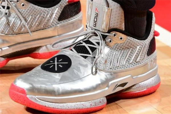 李宁韦德之道7老兵是水晶底吗 韦德全新战靴