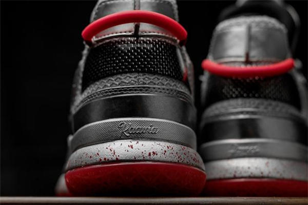 李宁韦德之道7老兵是水晶底吗 韦德全新战靴