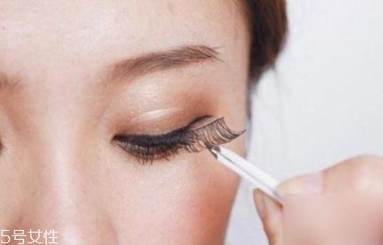 什么方法可以让睫毛变长 3个方法让睫毛魅力十足