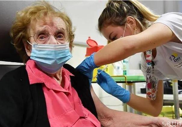 新冠疫苗打在哪个部位 大姨妈来可以打新冠疫苗吗