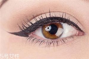 眼线液和眼线笔哪个好用?眼线长度决定风格