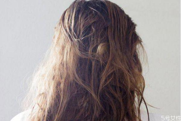 头发干枯毛躁怎么办 头发干枯保养的小窍门