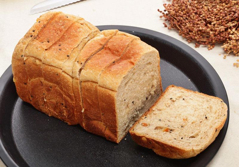 低筋面粉和高筋面粉的区别 低中高筋面粉的区别