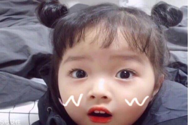 3岁宝宝短发简单编发 小女孩可爱发型