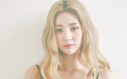 亚麻白金色头发图片女 传说中的洋娃娃色