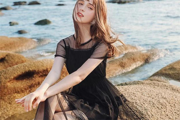 黑色连衣裙什么样式好看 小黑裙款式推荐