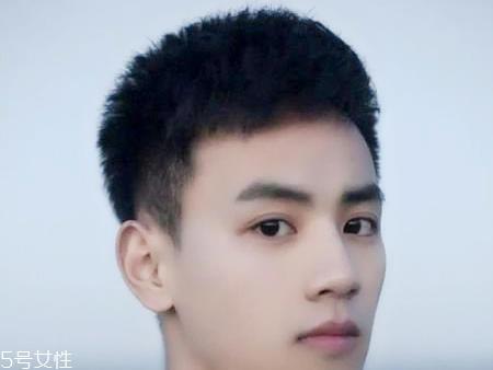 男学生发型怎么剪好看 5款帅气又稳妥的男学生发型