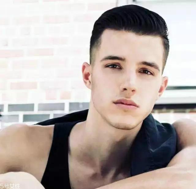 男学生发型怎么剪好看 5款帅气又稳妥的男学生发型