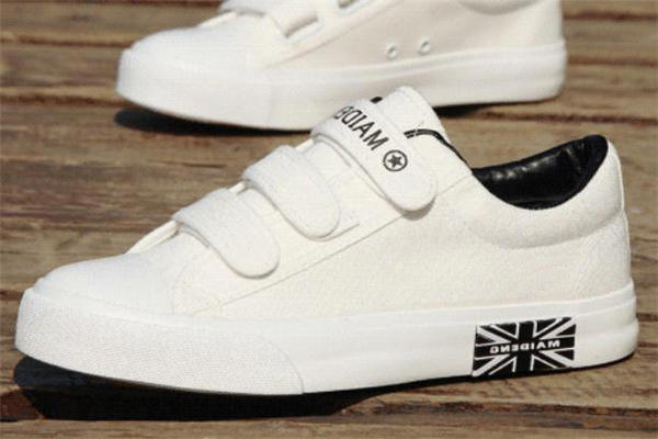 白色球鞋可以晒太阳吗 白球鞋怎么晒不发黄