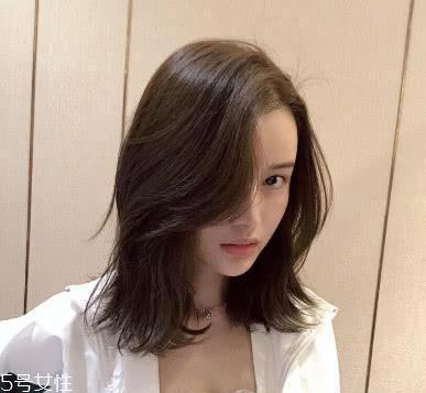 瘦脸齐肩发型图片女 这个长度干练又温柔